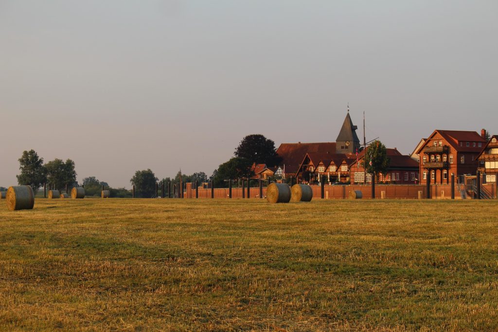 Bezoek Hitzacker: een charmant stadje aan de Elbe met natuur, historie en karakter. Geen massatoerisme, wel een warm welkom. Ontdek wat Hitzacker bijzonder maakt.